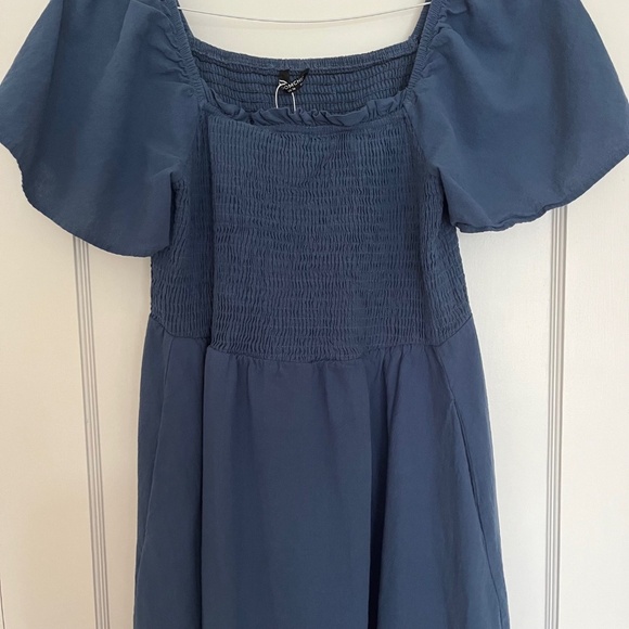 BloomChic Dresses & Skirts - Puff Sleeve Smocked Cottagecore Dress | Size Medium
